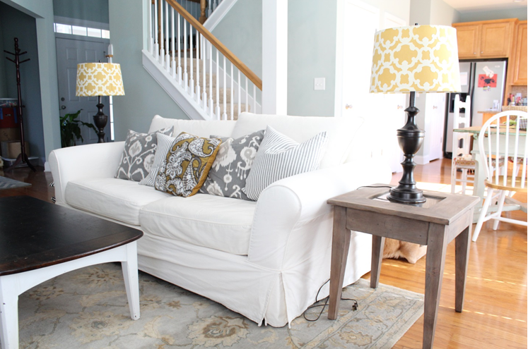 Creating a Comfortable Shared Living + Dining Room Space Creating a Comfortable Shared Living + Dining Room Space