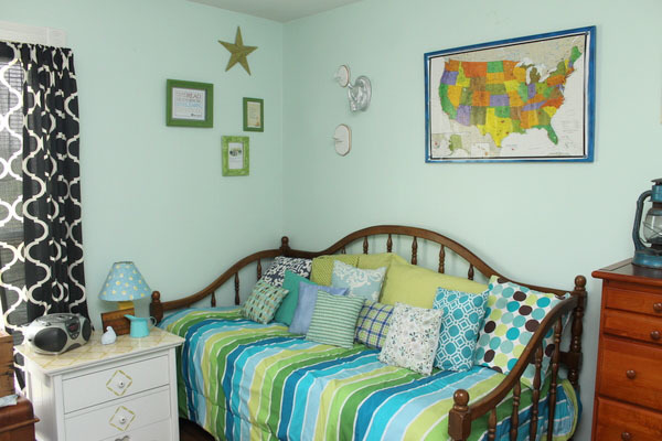 college student apartment hacks daybed ForRent.com
