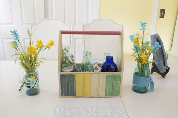 Table Thrifty centerpiece ideas ForRent.com Love these easy, inexpensive table setting ideas for the holidays!