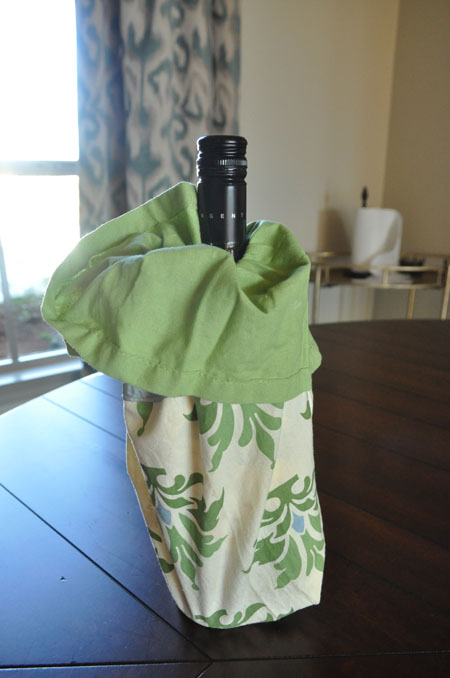 If you are invited to a dinner party this HOliday Season, consider these tips Dinner Party Guest wine gift