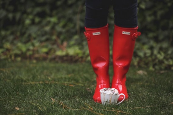 Loving this hot cocoa bar/party idea!