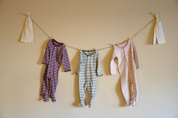 I am sharing some helpful tips on how to host a baby shower in your apartment Staging Baby Shower baby clothes banner