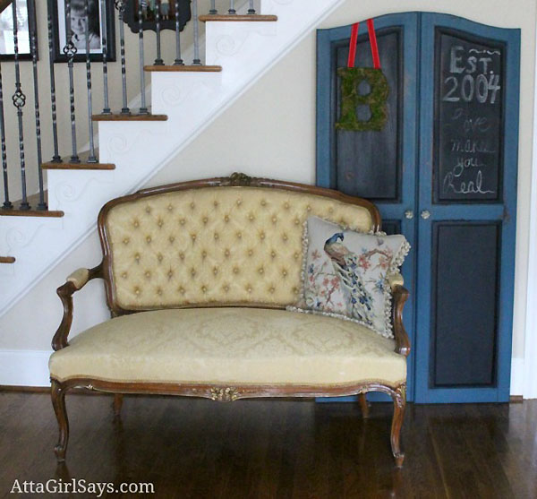 I love using benches, they are so functional as seating, storage, tables and more, here's some ideas for you! Benches Settee