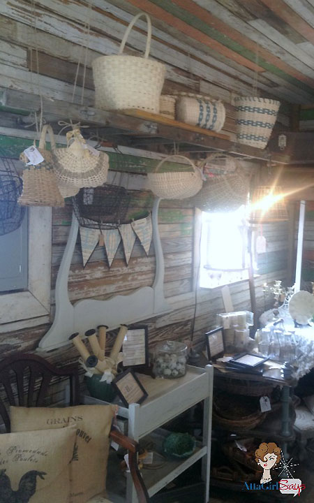 I love collectibles! Here's some of creative and appealing ways to showcase your treasures! Collectibles Baskets