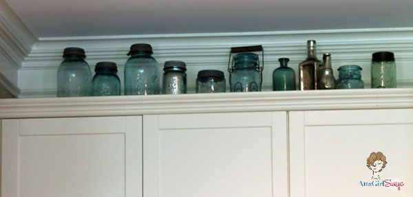 I love collectibles! Here's some of creative and appealing ways to showcase your treasures! Collectibles Mason on Cabinets