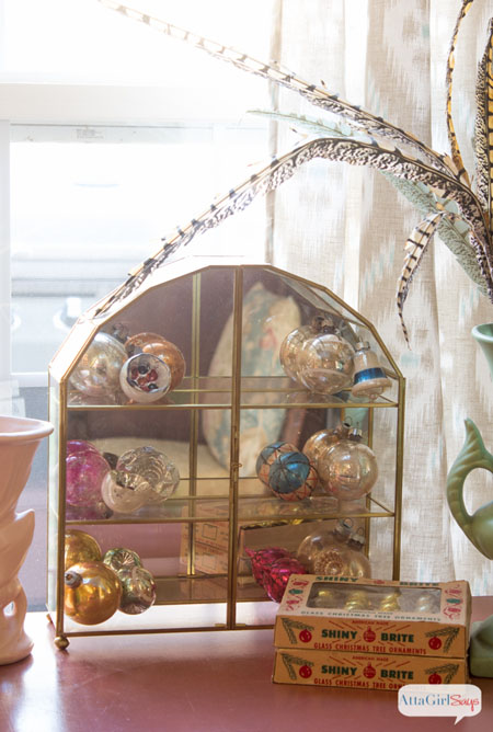 I love collectibles! Here's some of creative and appealing ways to showcase your treasures! Collectibles Ornaments