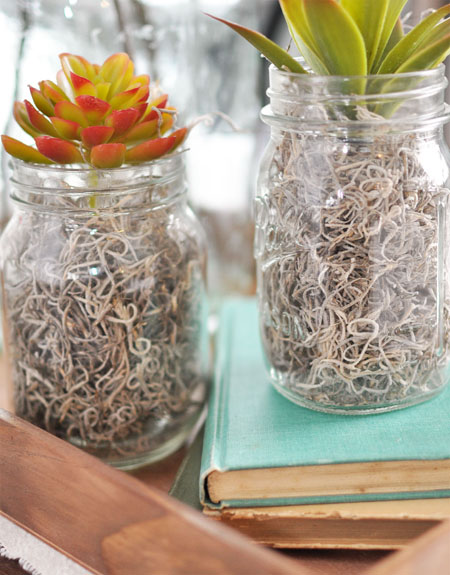 I used natural elements for this simple neutral table centerpiece. Neutral Natural Centerpiece Spanish Moss