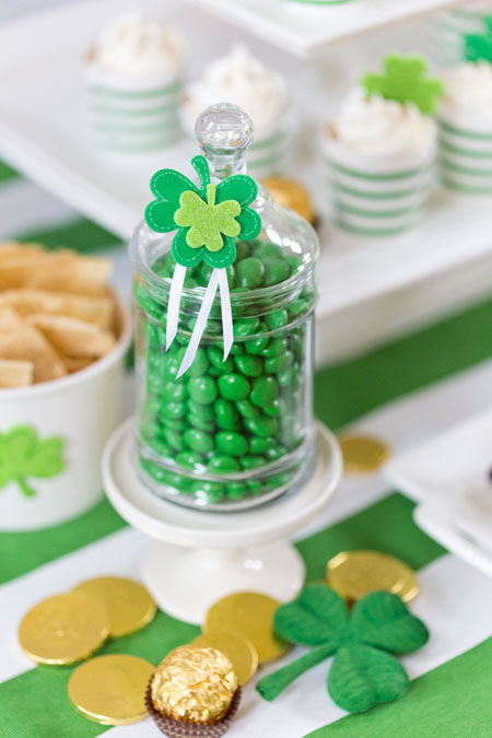 I’m sharing a few ways to add a little luck in to your St. Patrick's Day Party St Patricks Day Party green table