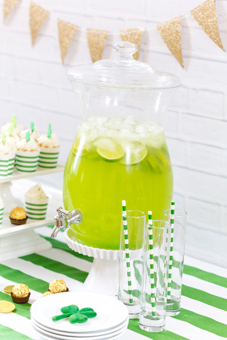 I’m sharing a few ways to add a little luck in to your St. Patrick's Day Party St Patricks Day Party luck of the Irish