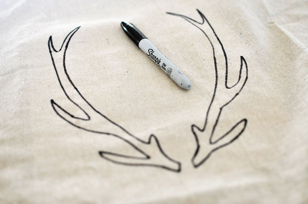 I love this stylish DIY faux antler pillow, let me show you how to do it! Pillow Talk Outline with Sharpie