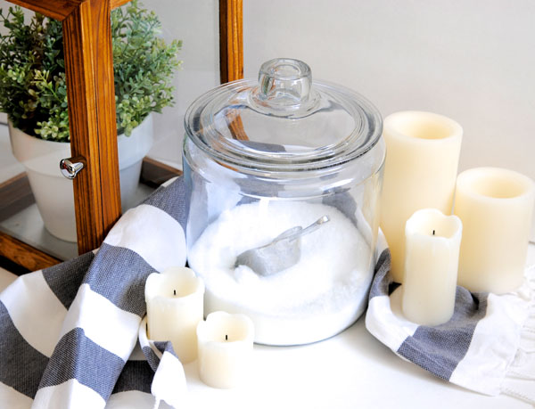 Relax at home and pamper yourself with these fragrant homemade bath salts bath salts in a jar