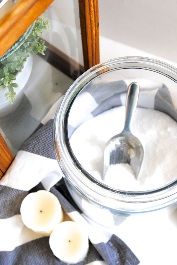 Relax at home and pamper yourself with these fragrant homemade bath salts bath salts vignette