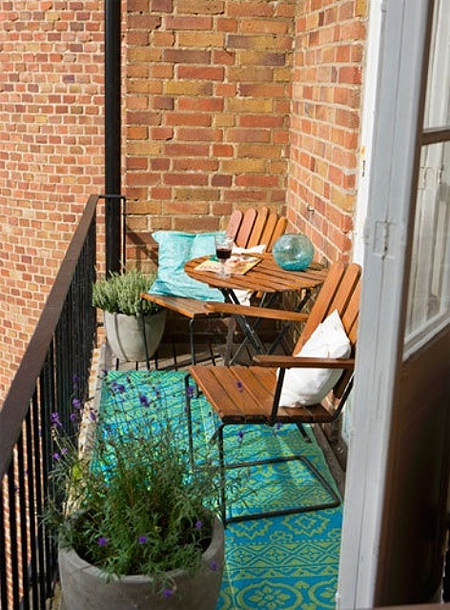 Stylize your apartment space to make it feel like home with these great ideas! stylizing apartment outdoor space