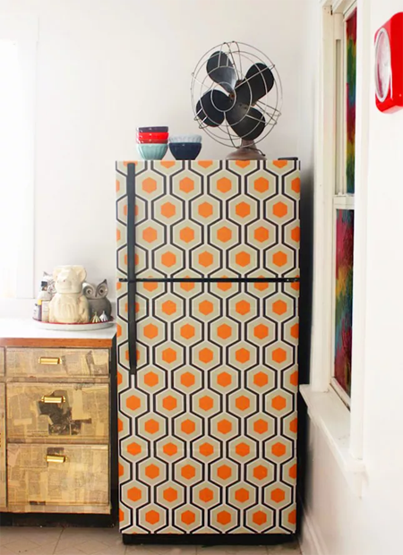 Stylize your apartment space to make it feel like home with these great ideas! stylizing apartment vinyl on fridge