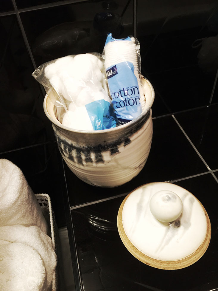 pedestal sink ceramic jar