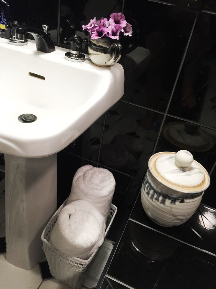pedestal sink wicker basket