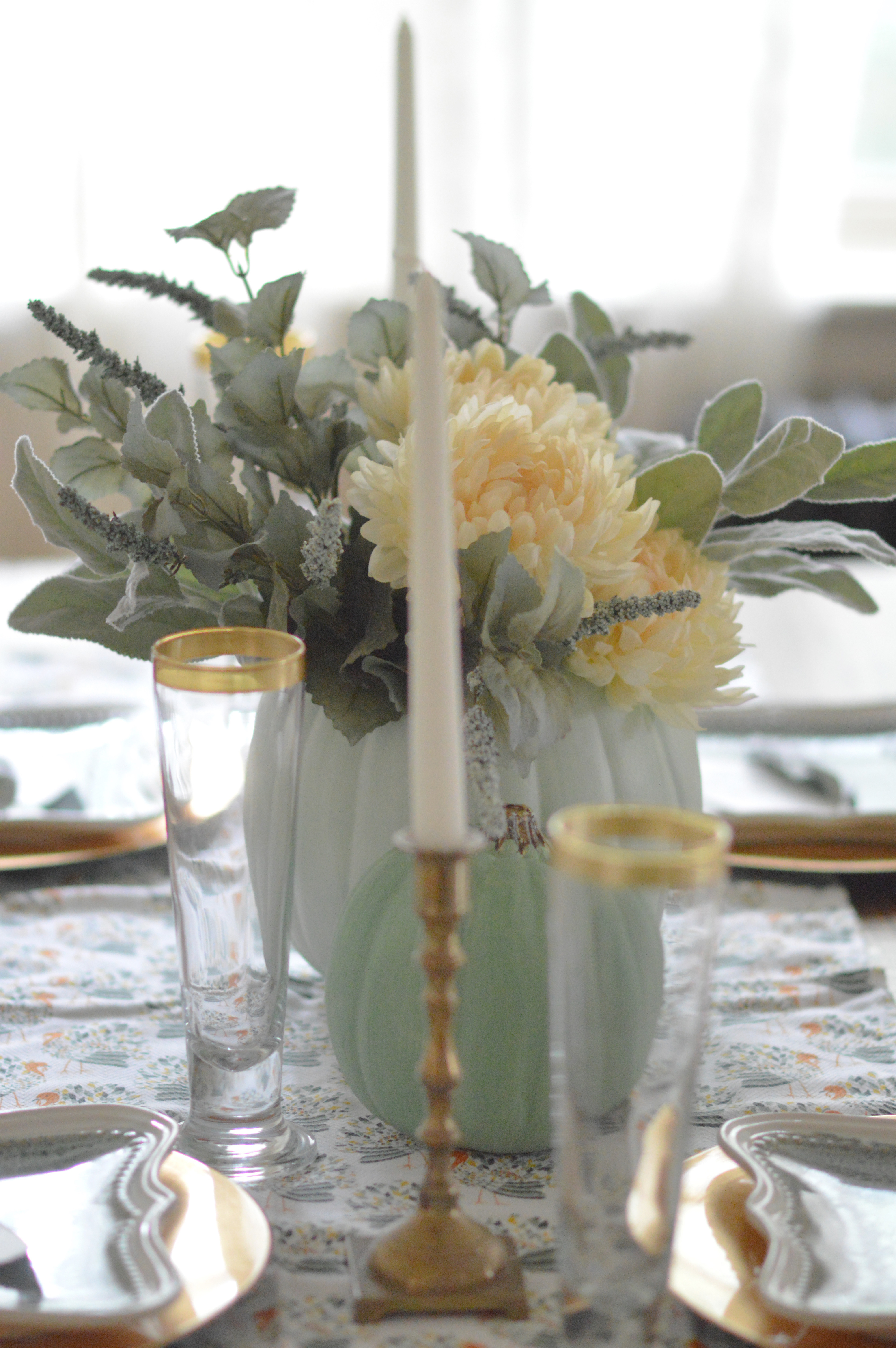 DIY Thanksgiving centerpiece and tablescape idea