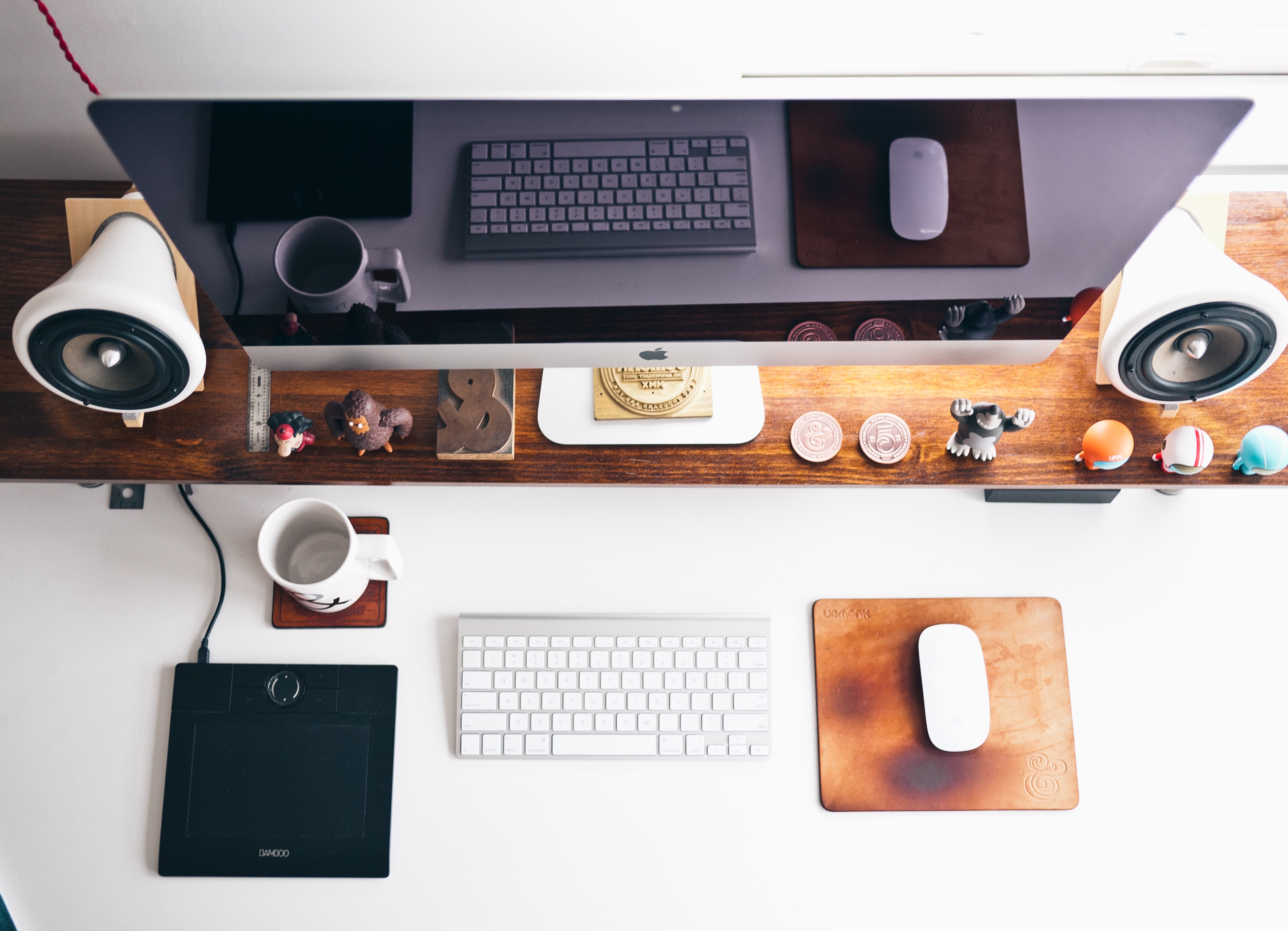 Tidy desk space