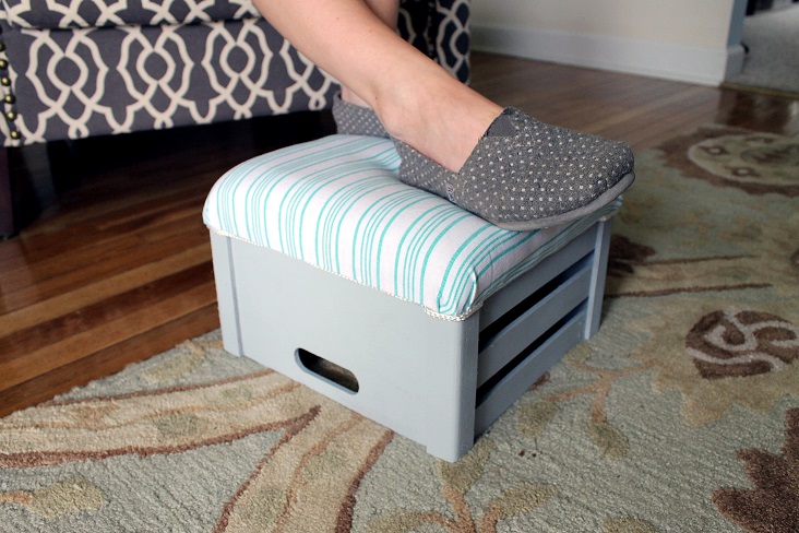 using crates as furniture-004