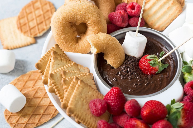 chocolate-cake-batter-fondue-2