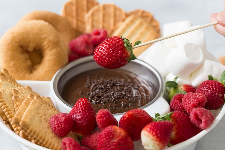 chocolate-cake-batter-fondue-3