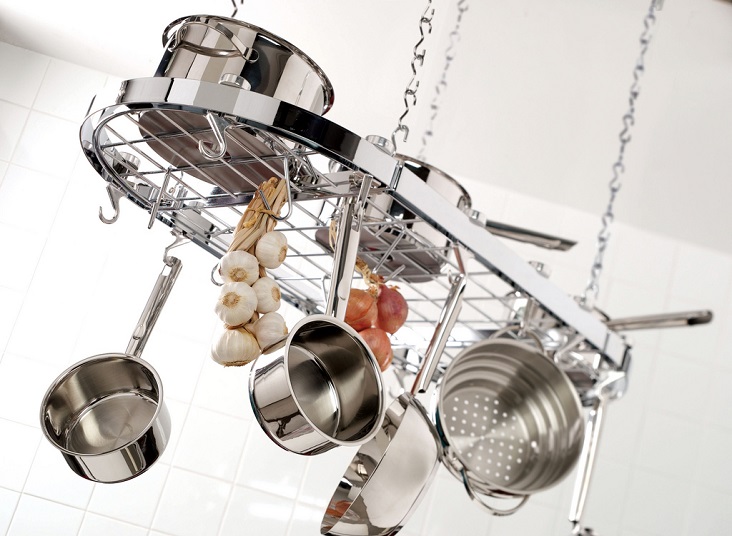 tiny-kitchen-pot-rack