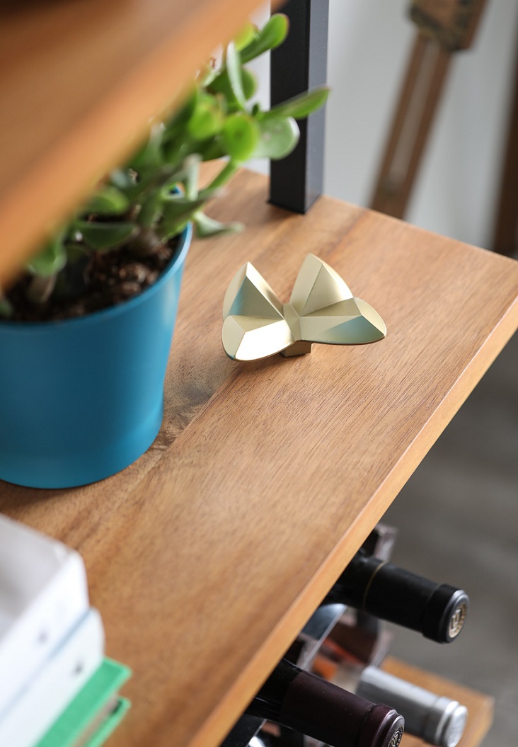 No-Fail Tips for Styling a Bookcase