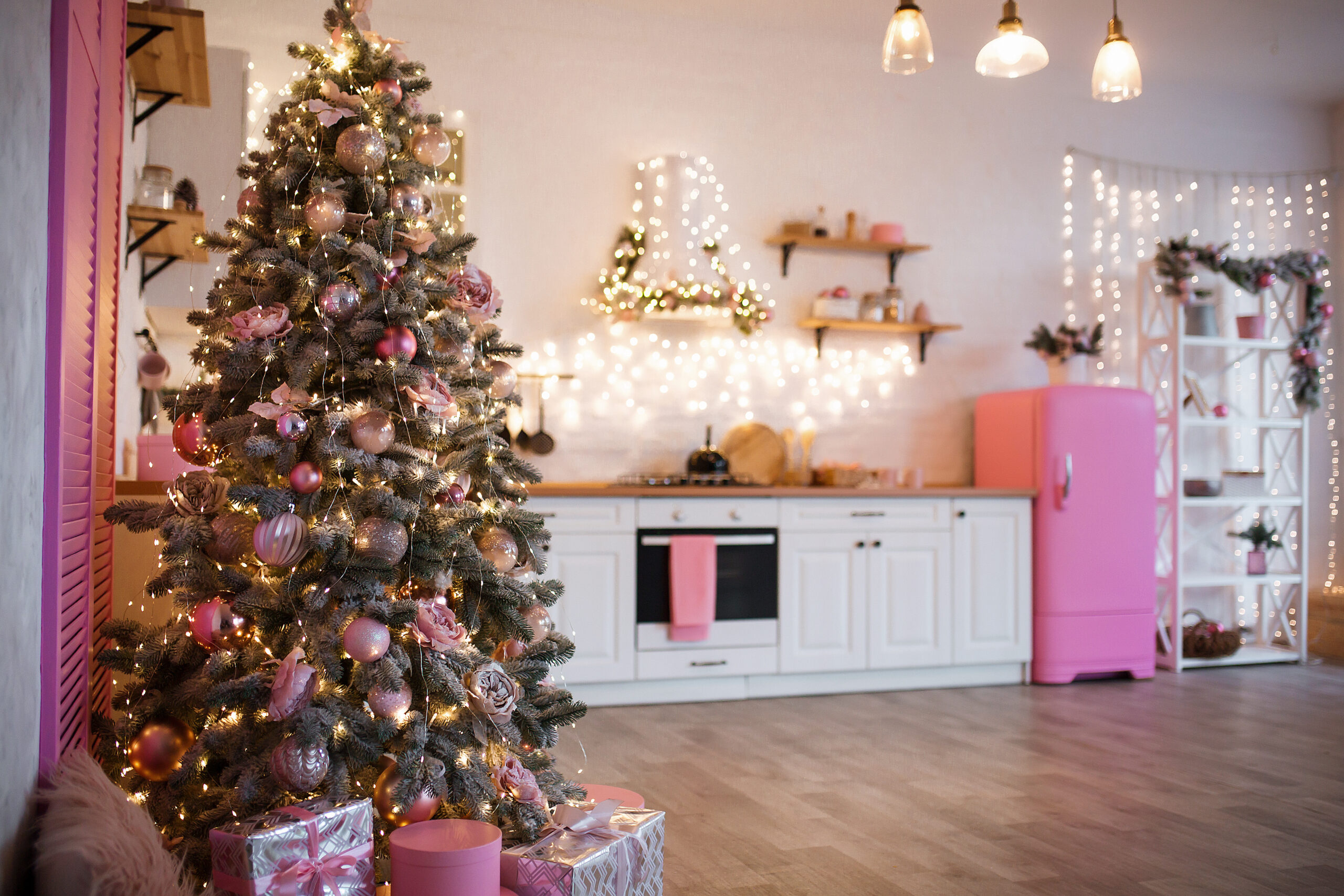 7 Ways to Decorate a Rental for the Holidays