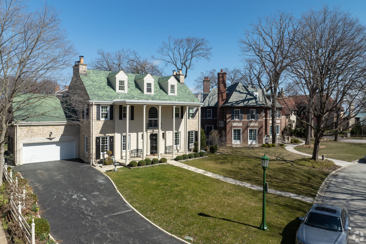 Suburbs in Wilmette, IL