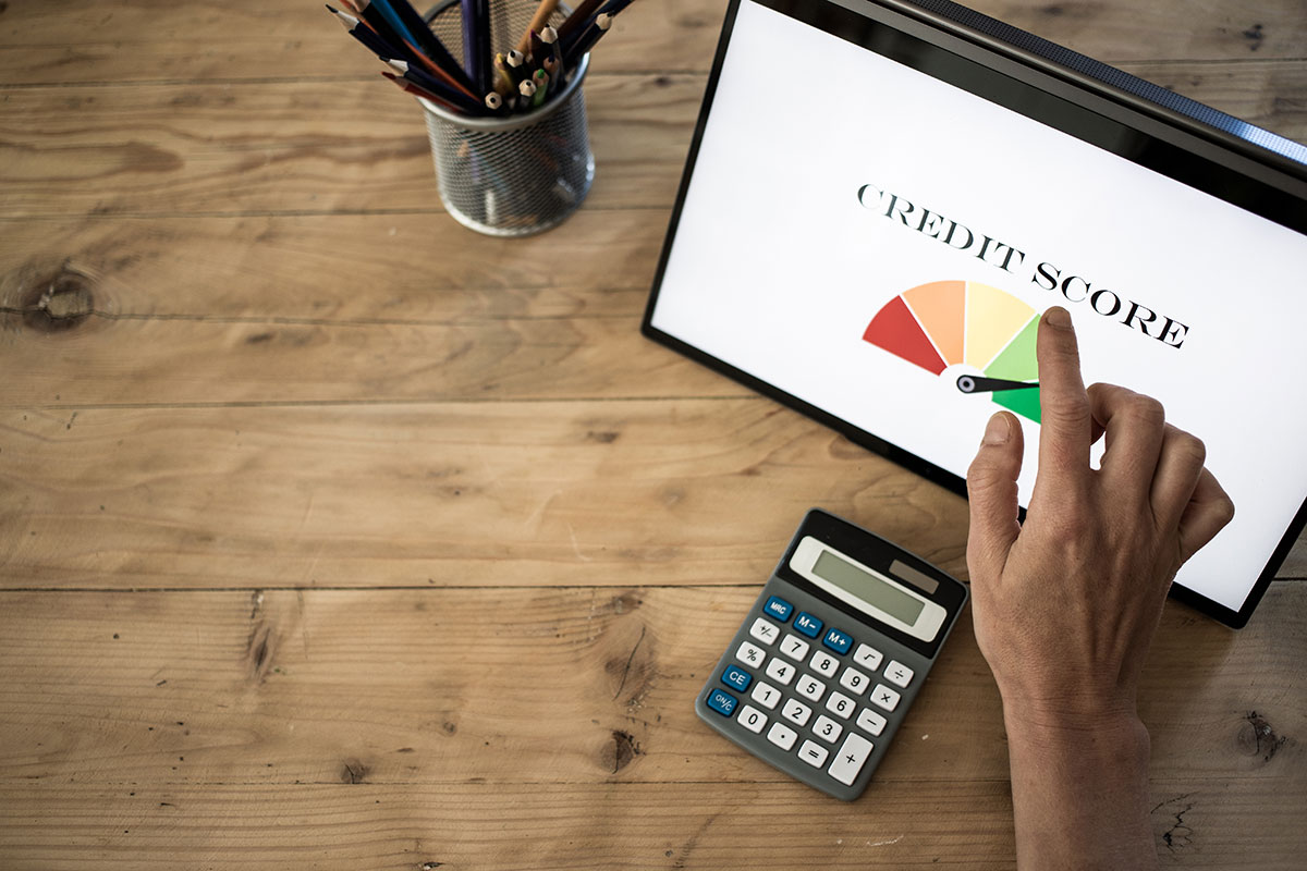 Laptop with credit score and calculator. 