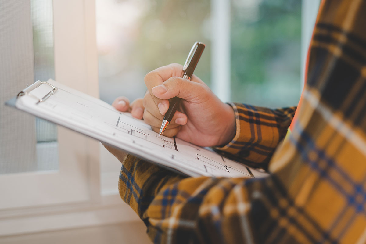 Renter checking off items on their apartment inspection checklist.